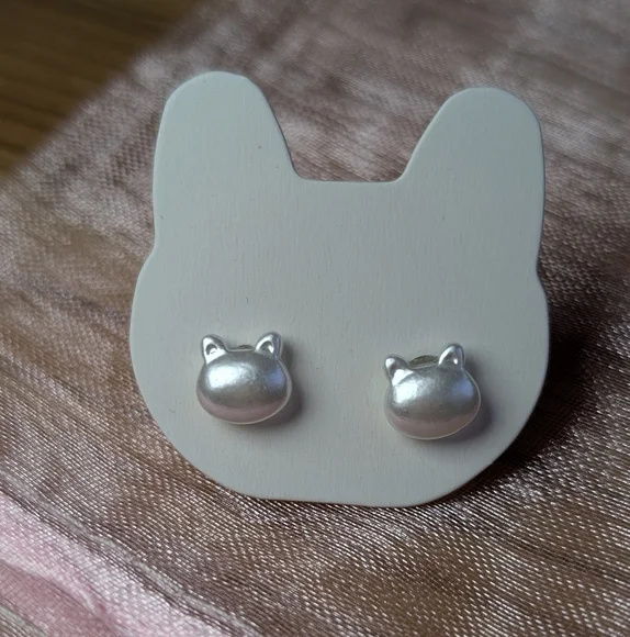 Gold + Pearl cat stud earrings kitten kitty acrylic NEW jewelry Girl Teen Adult - Picture 2 of 4